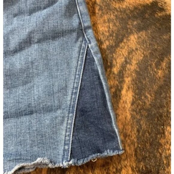 Idyllwind NWOT Blue Denim Mini Skirt M Frayed Hem Button Fly Stretch Cotton - Picture 6 of 6